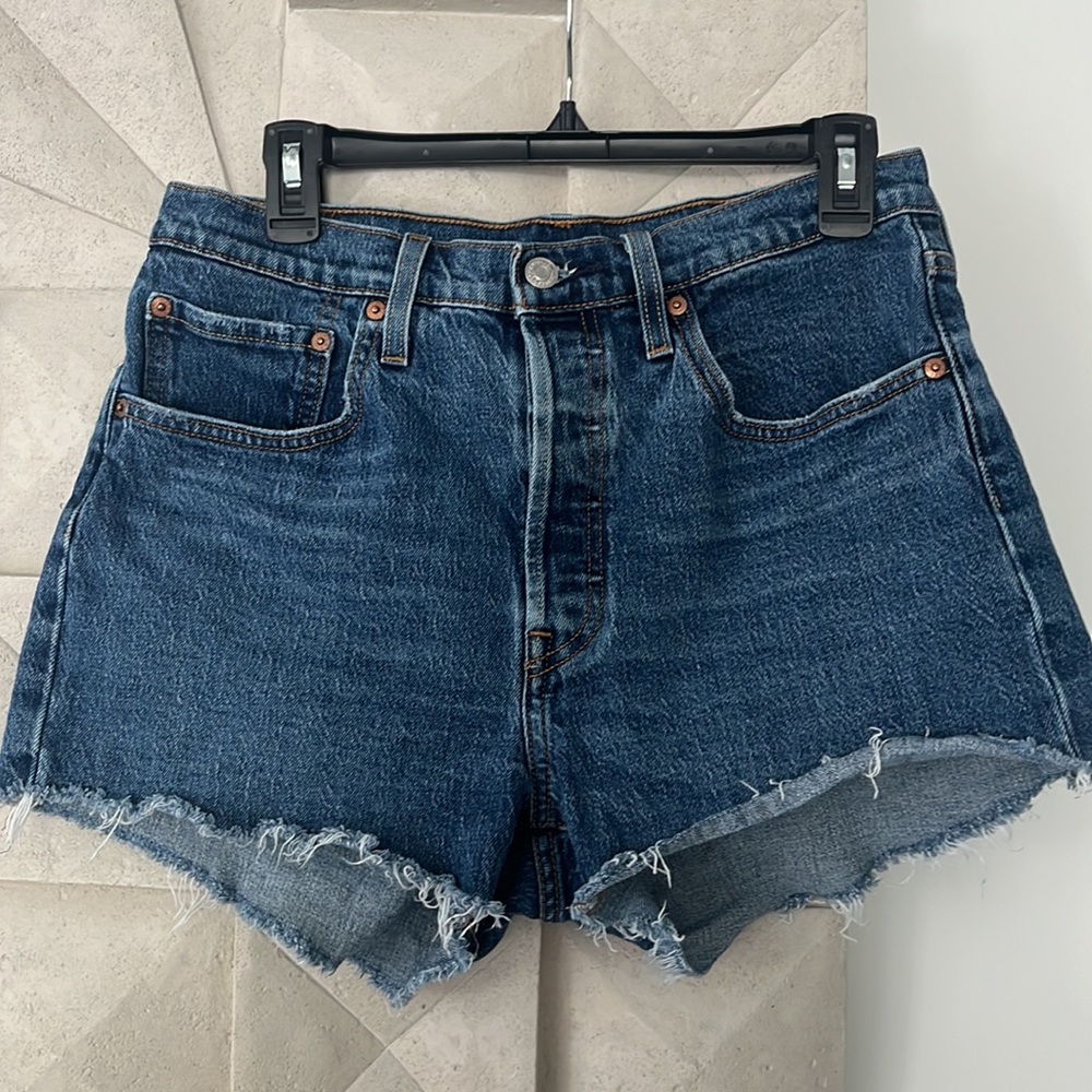 Levi's Premium 501 Dark Wash High Waisted
Raw Hem Jeans Shorts Size 30 - Picture 3 of 9